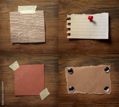 Foto: note paper on wooden wall blank note paper on wooden wall blank