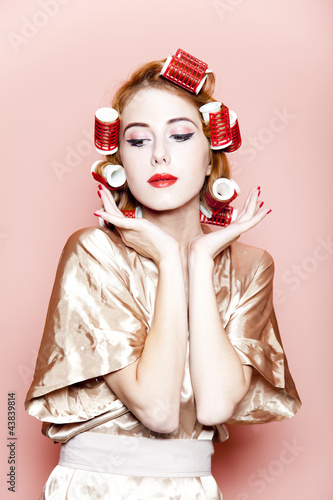 Foto: Redhead girl with curlers Redhead girl with curlers