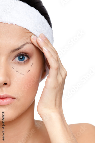 Foto: Starting a facelift, right part of a face, isolated Starting a facelift, right part of a face, isolated