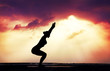 Foto: Yoga silhouette on the beach Yoga silhouette on the beach