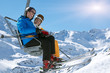 Paar im Skilift