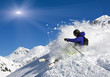 Skifahrer im Tiefschnee