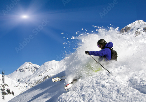 Photo: Skifahrer im Tiefschnee Skifahrer im Tiefschnee
