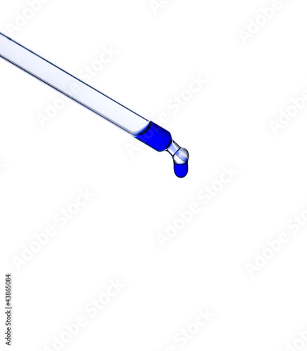 Photo: Pipette gefüllt mit blauer Flüssigkeit Pipette gefüllt mit blauer Flüssigkeit