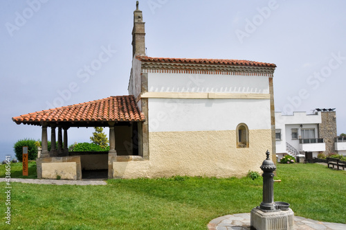 Foto: Chapel of San Roque, Lastres (Asturias-Spain) Chapel of San Roque, Lastres (Asturias-Spain)