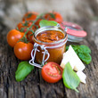 Pesto mit Tomaten
