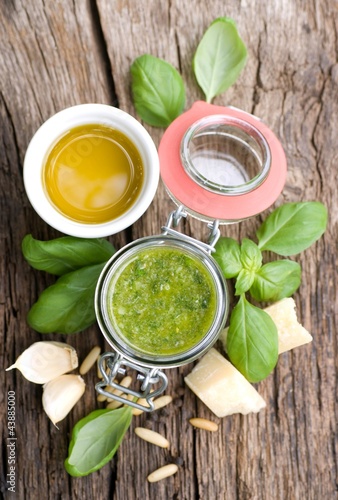 Foto: Pesto mit Basilikum Pesto mit Basilikum