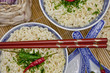 Asiatische Nudelsuppe mit Chilis
