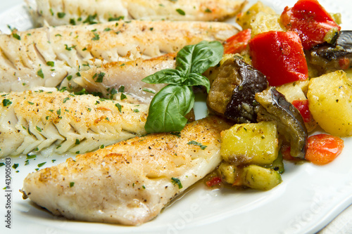 Photo: filetti di pesce con verdure filetti di pesce con verdure