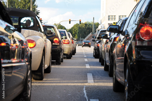 Foto: Stau Autos auf der Straße Stau Autos auf der Straße