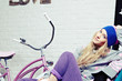 Foto: young woman with pink bike at home young woman with pink bike at home