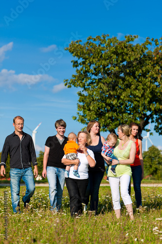 Photo: Familie, Generationen, Mehrgenerationenfamilie, kinderreich, Mut Familie, Generationen, Mehrgenerationenfamilie, kinderreich, Mut