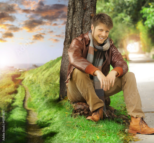Foto: Young man in autumn Young man in autumn
