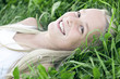 Photo: Blondes Mädchen im Gras Blondes Mädchen im Gras