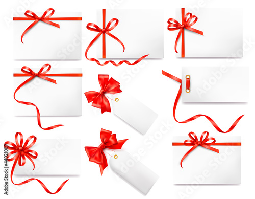 Vector: Set of card notes with red gift bows with ribbons Set of card notes with red gift bows with ribbons