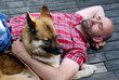 Mann mit Hund