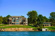 amerikanische Villa am See
