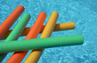 Frites d'aquagym sur l'eau