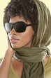 Foto: African American woman wearing sunglasses with stole over her head African American woman wearing sunglasses with stole over her head
