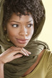 Foto: Beautiful African American woman looking away over colored background Beautiful African American woman looking away over colored background