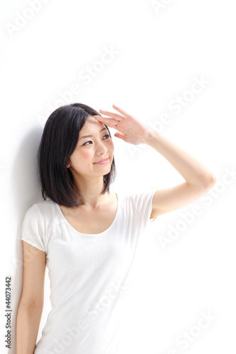 Photo: 太陽の光を浴びる女性 太陽の光を浴びる女性
