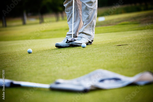 Photo: Man playing golf Man playing golf