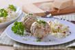 Südtiroler Speckknödel mit Parmesan und Krautsalat