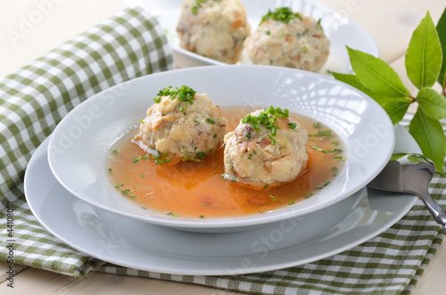 Photo: Deftige Südtiroler Speckknödelsuppe Deftige Südtiroler Speckknödelsuppe