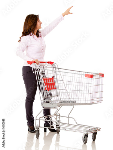 Foto: Woman with a shopping cart Woman with a shopping cart