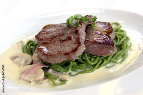 Photo: kalbsteak mit nudeln kalbsteak mit nudeln
