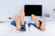 Photo: vier füße auf dem sofa vier füße auf dem sofa