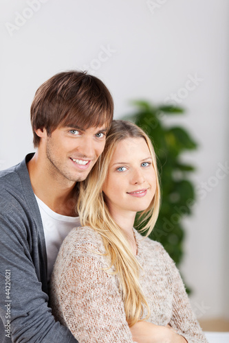 Photo: verliebtes junges paar verliebtes junges paar