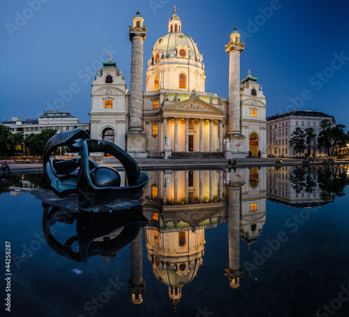 Photo: Karlskirche in Wien zur Blauen Stunde Panorama Karlskirche in Wien zur Blauen Stunde Panorama