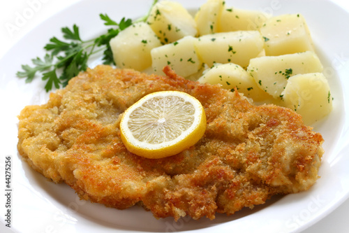 Photo: wiener schnitzel, veal cutlet, austrian cuisine wiener schnitzel, veal cutlet, austrian cuisine