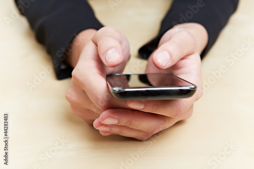 Photo: Hände am Smartphone Hände am Smartphone