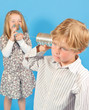 Foto: Kinder mit Dosentelefon Kinder mit Dosentelefon