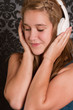teenager hört musik