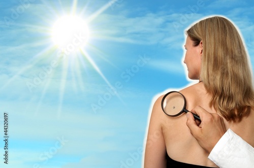 Photo: Collage Frau mit Sonne und Muttermal Collage Frau mit Sonne und Muttermal