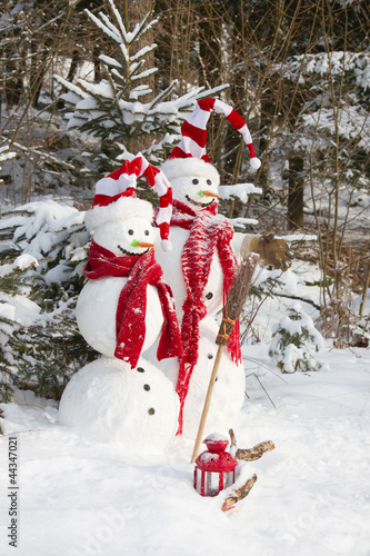 Photo: Zwei Weihnachtsmänner im Wald Zwei Weihnachtsmänner im Wald