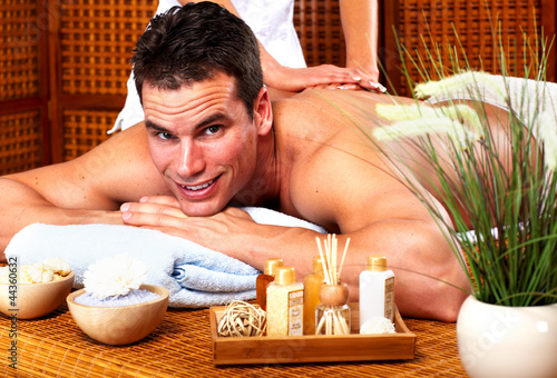 Foto: Young man in Spa massage salon. Young man in Spa massage salon.