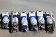 Foto: Six concrete mixer machines stand on asphalt at sunny day Six concrete mixer machines stand on asphalt at sunny day
