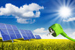 Solarkraftwerk mit Stromstecker auf Rapsfeld