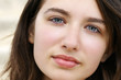 Foto: Serious young woman with blue eyes Serious young woman with blue eyes