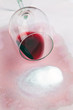 Rotwein Flecken. Rotwein Glas und Salz