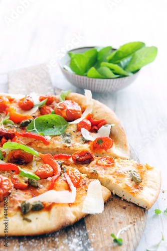 Photo: Gourmet roasted tomato pizza Gourmet roasted tomato pizza