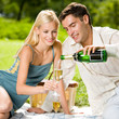 Foto: Young happy couple with champagne, outdoor Young happy couple with champagne, outdoor
