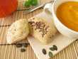 Foto: Kürbissuppe mit Mini-Brot Kürbissuppe mit Mini-Brot