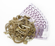 Goldschmuck auf 500 Euro Scheinen