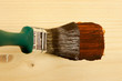 Holzfarbe aufbringen