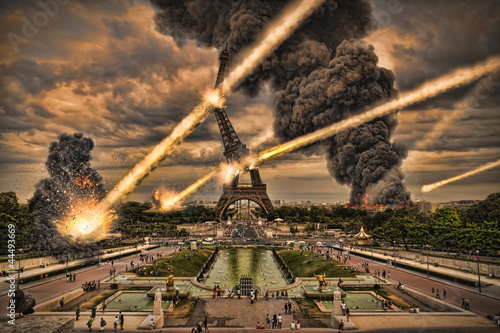Photo: Meteorite shower over paris, destroying the Eiffel Tower Meteorite shower over paris, destroying the Eiffel Tower